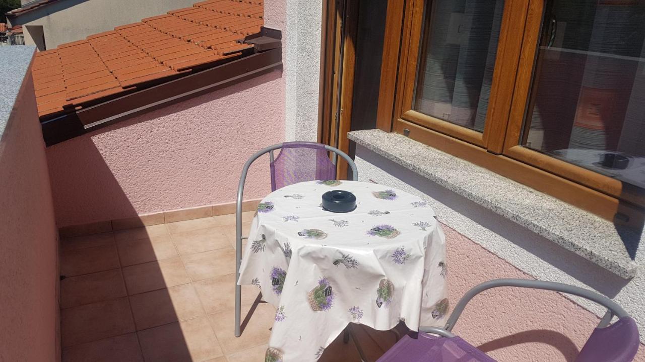 Apartment A&M Ровин Екстериор снимка
