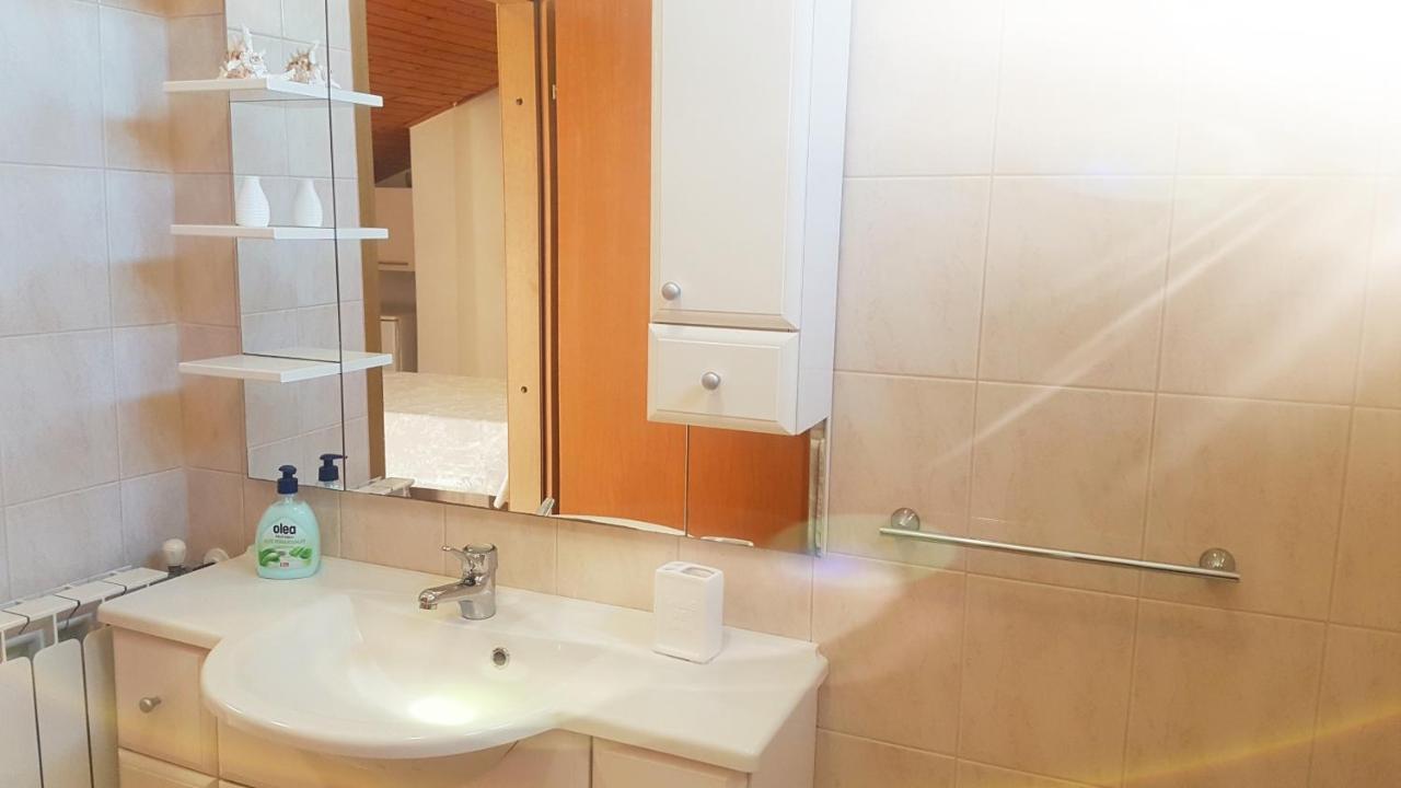 Apartment A&M Ровин Екстериор снимка