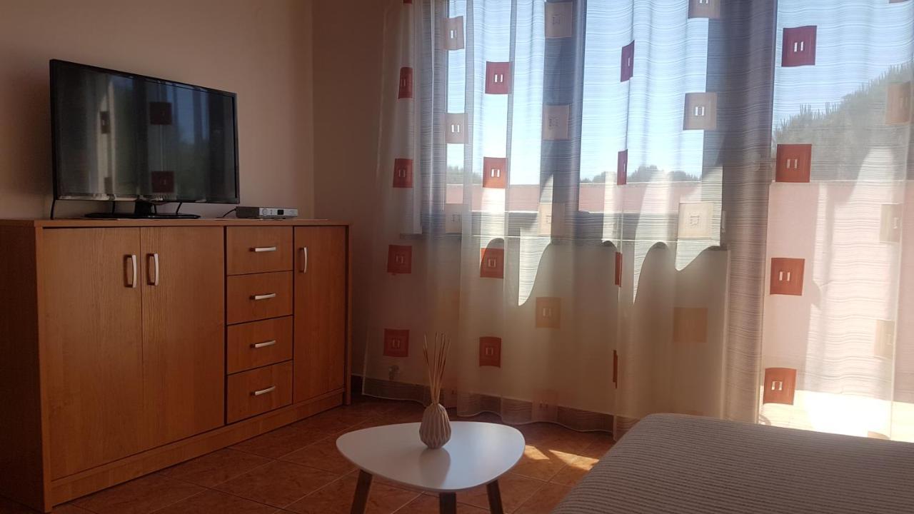 Apartment A&M Ровин Екстериор снимка