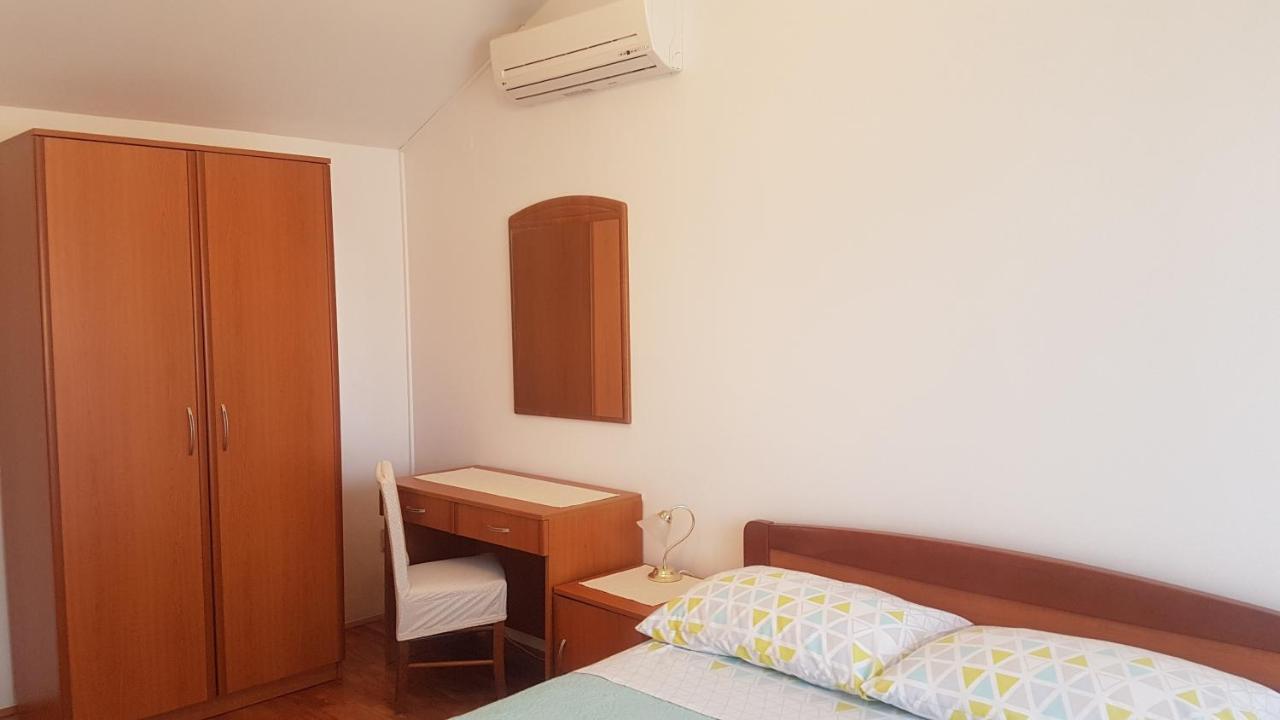 Apartment A&M Ровин Екстериор снимка